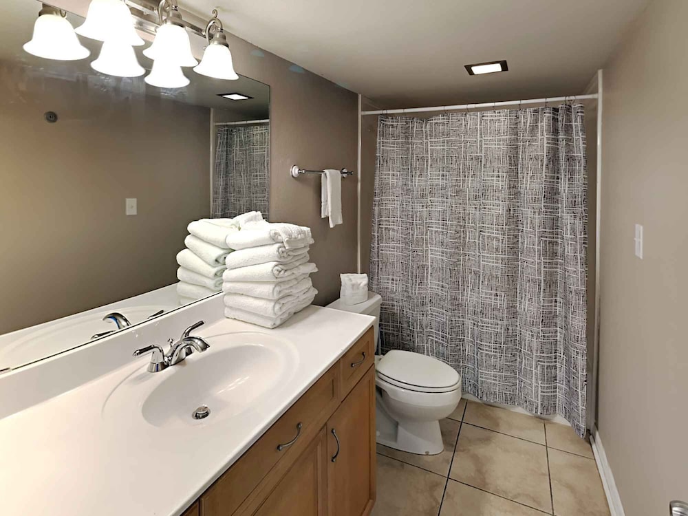 Sabine Yacht & Racquet by Southern Vacation Rentals, photo 51
