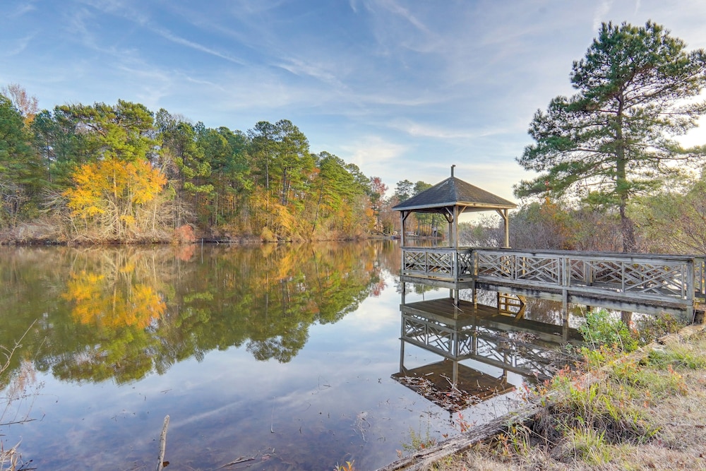 Scenic Studio w/ Dock Access in Fayetteville!