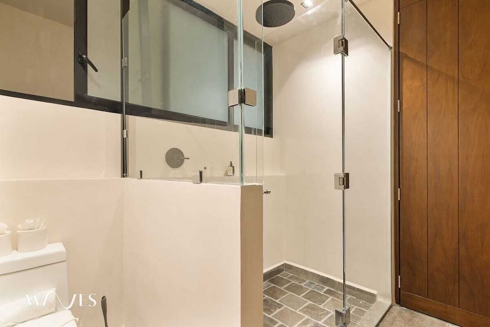 2BR W/private Pool - Steps Away From the Beach