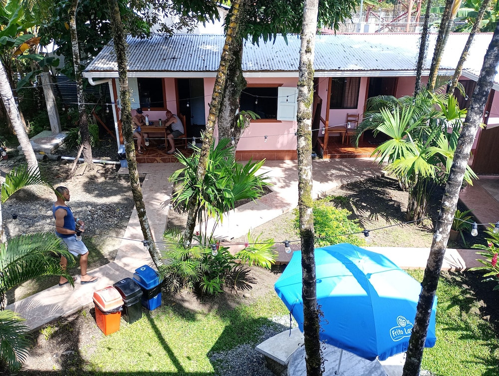 Hotel Cabinas Popular - Image 1