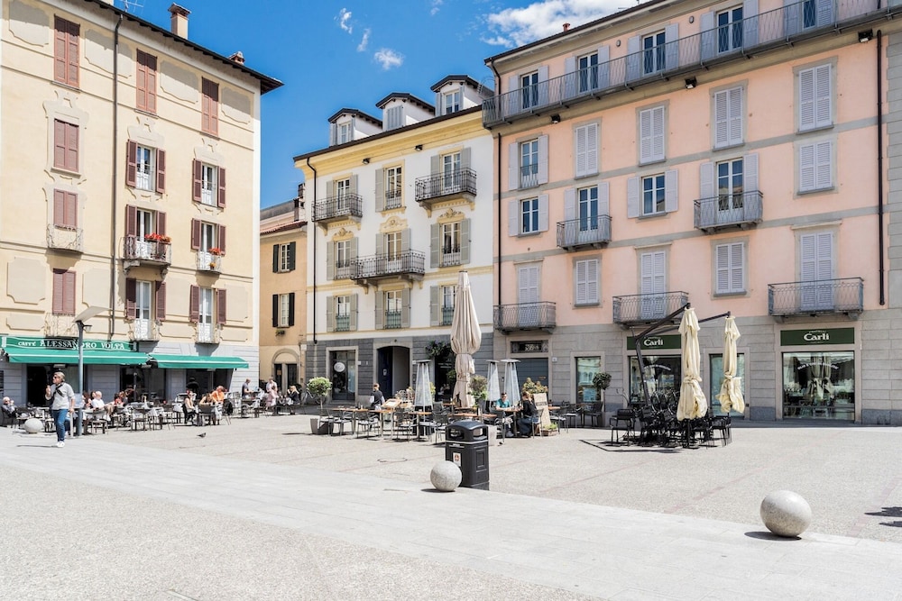 Shades Of Como With Private Terrace by Rent all Como