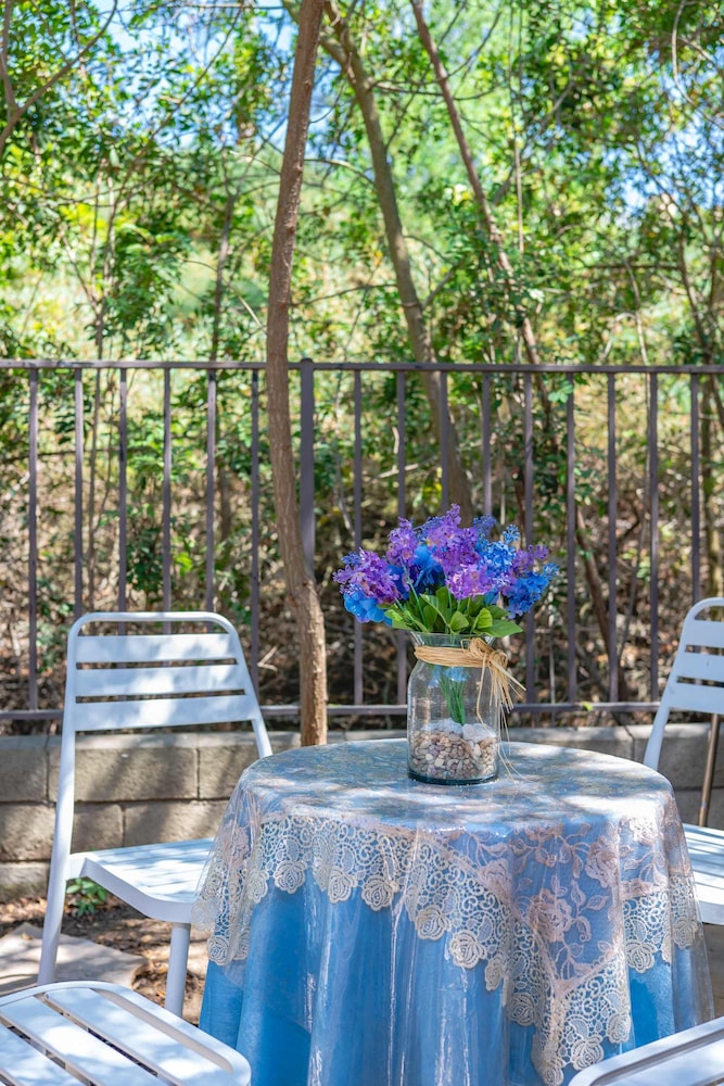 Tranquil Nature Retreat Private Garden Cozy Charm