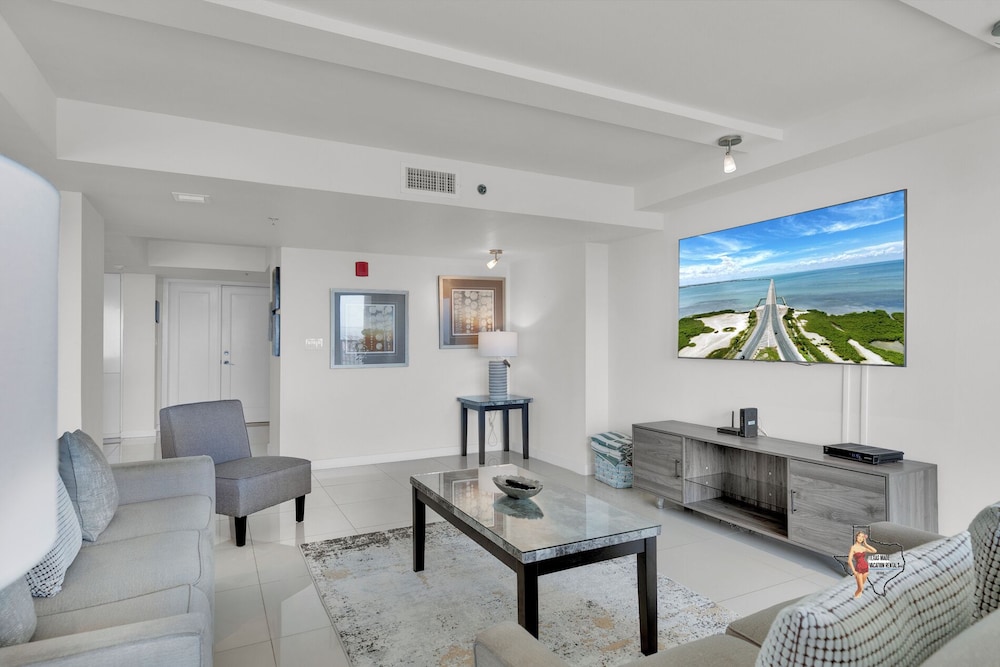 Bahia Mar-Solare Beachfront & Two Pools
