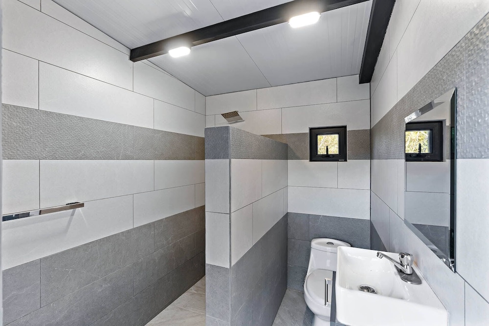 Brand-New 6BD Giant with Private Pool by SPCR
