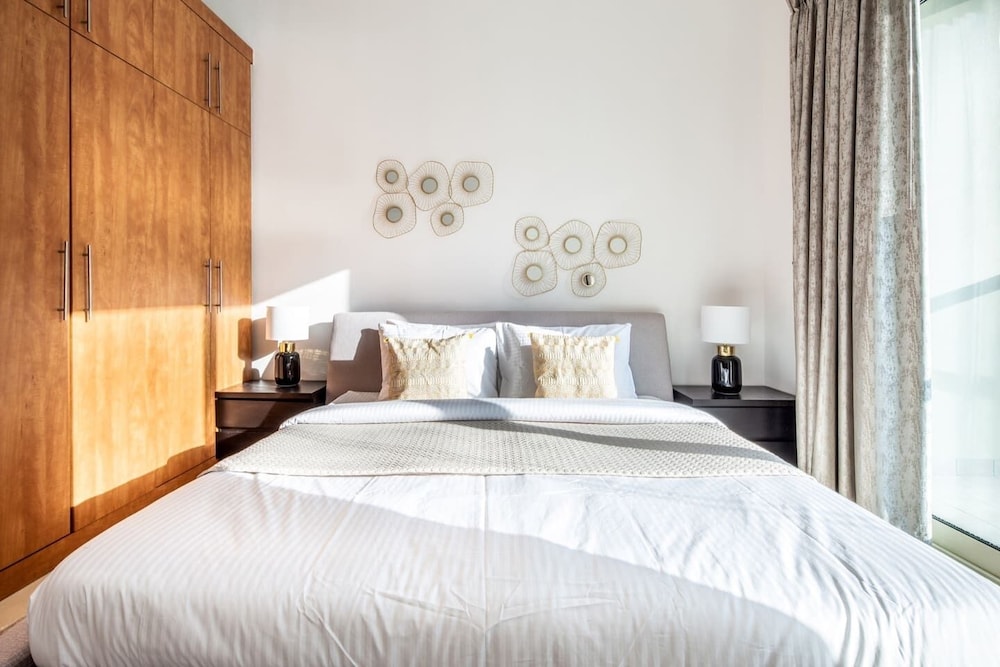 Timelessly Modern 3BR w/ Fascinating Marina Views!