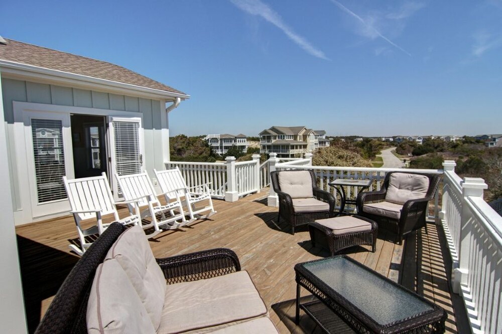 Dune Escape 5 Bedroom Home by RedAwning
