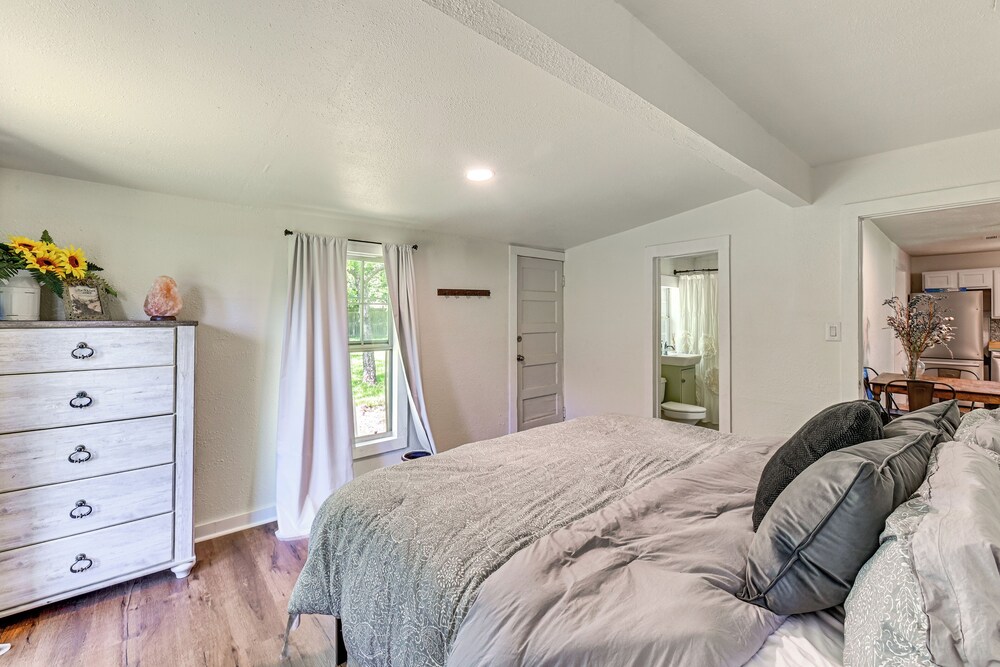 Pet-friendly Home w/ 1-acre Yard in Aubrey