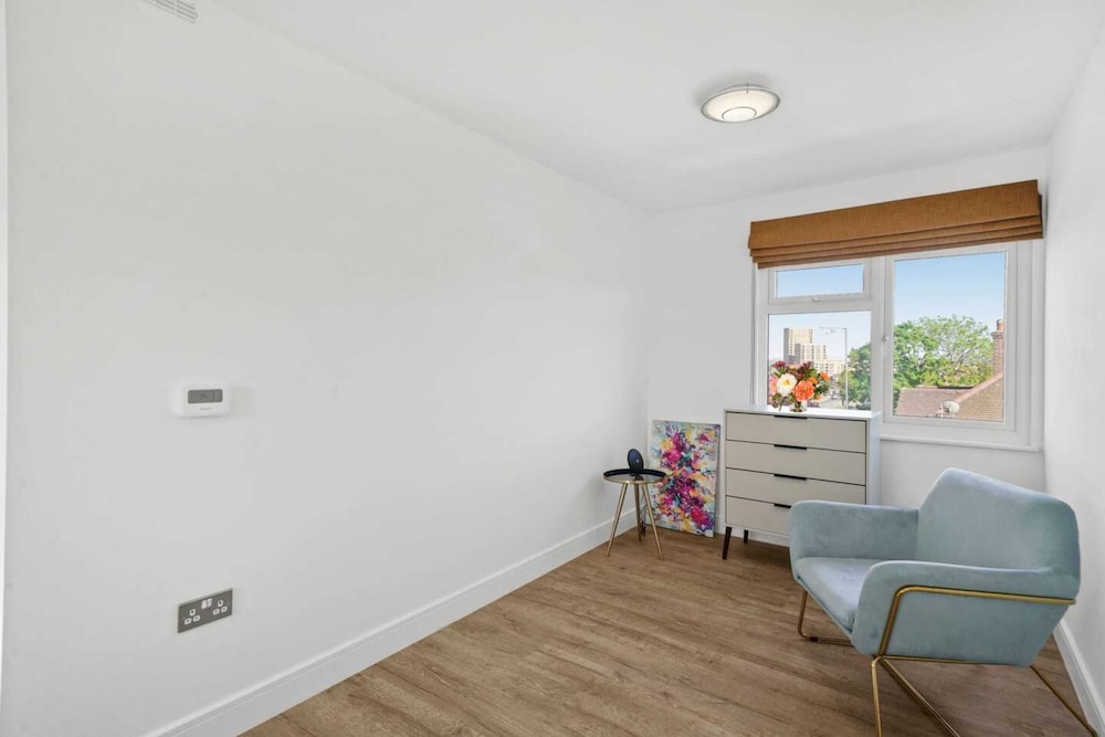 Gorgeous 3 Bedroom Duplex Apartment in West London