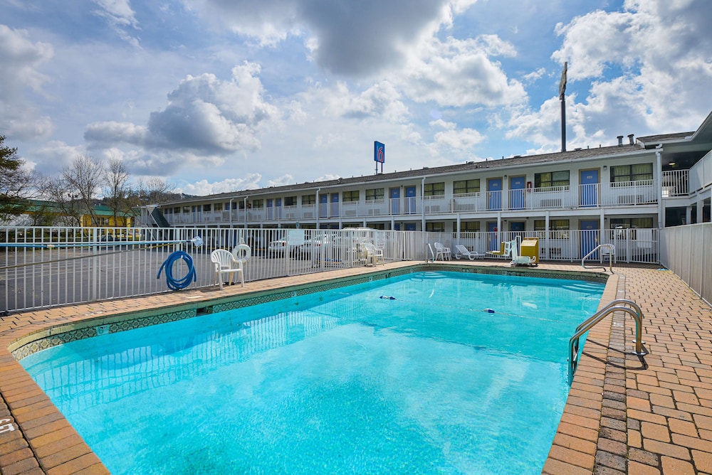Chattanooga Vacations - Motel 6 Chattanooga, TN - Property Image 7