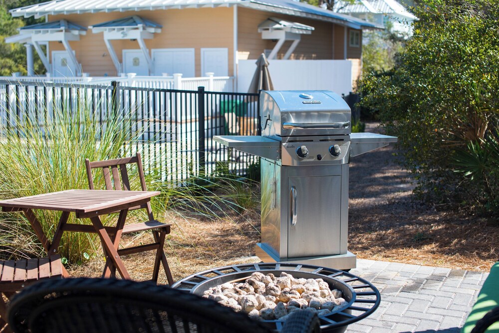Aquamarine! Sleeps 12! Close to Community Pool! Private Beach Access!