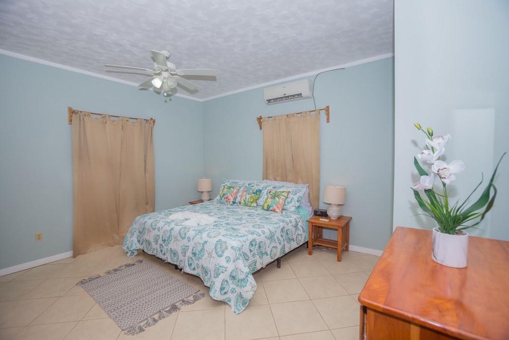 Roatan Ocean View - Ground Floor 2 Bedroom Apts