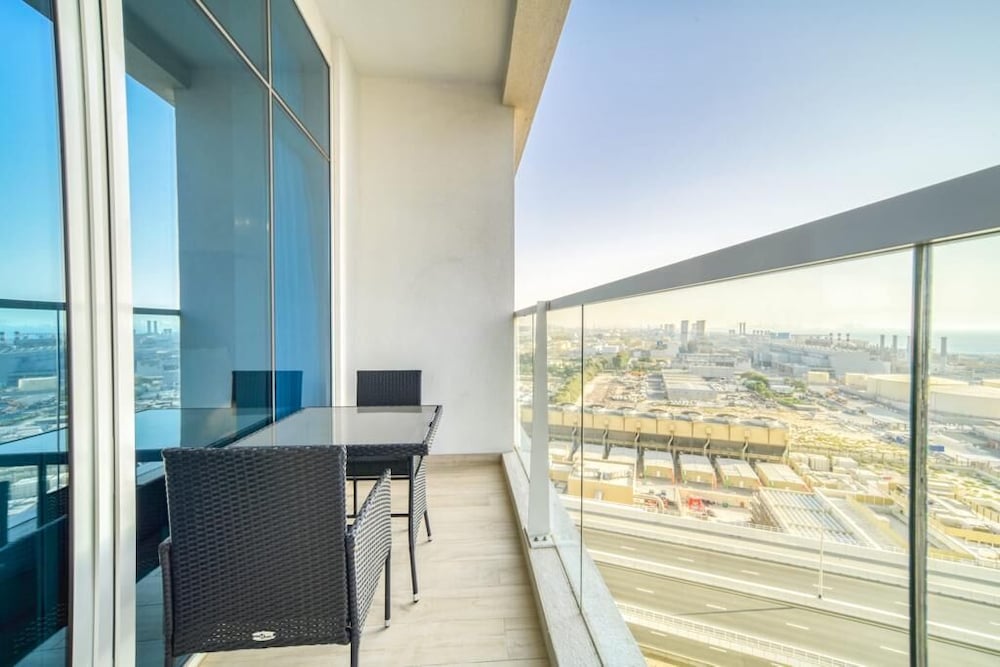 Bright Studio With Mesmerizing Canal and City View — balance & terrace
