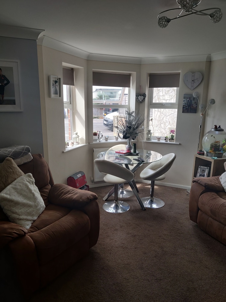 Captivating 1-bed Apartment in Bournemouth view 4