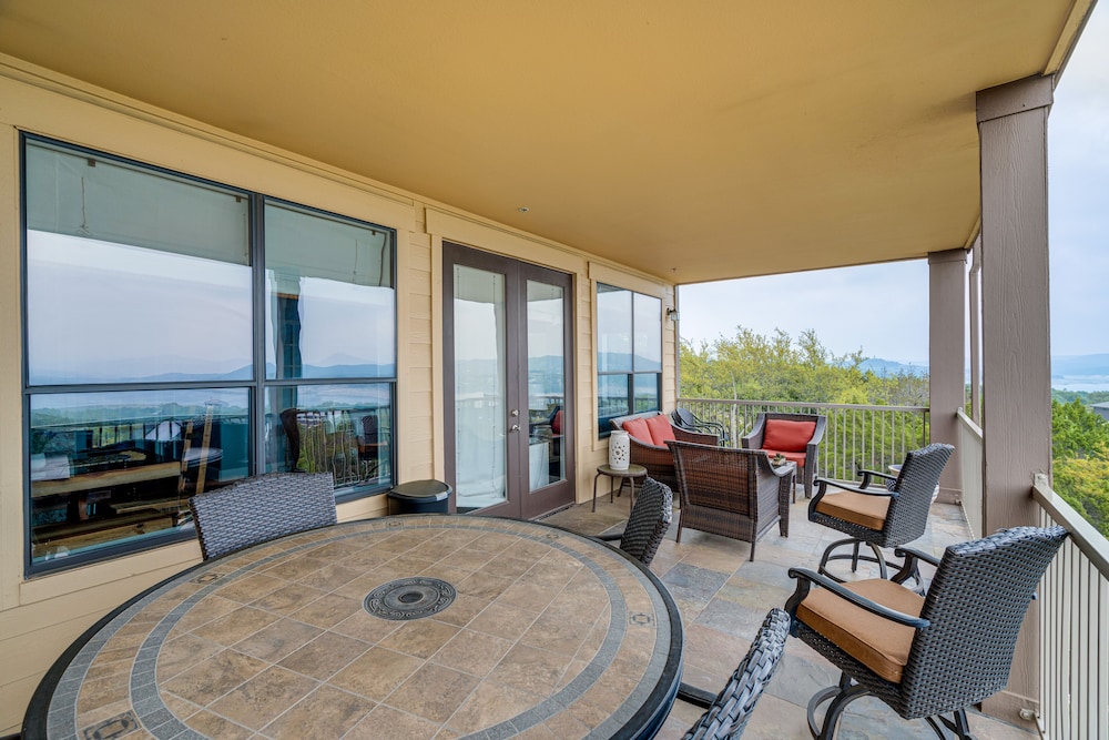 Jonestown Condo on Lake Travis w/ 2 Balconies! - Property Image 12