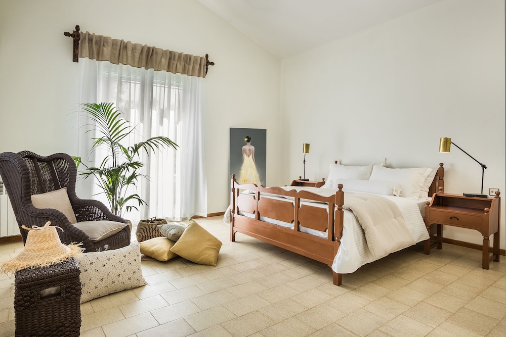 Malibu Studios & Apartments