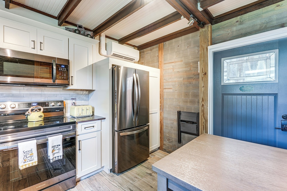 Farmhouse Hideaway w/ Covered Patio in Kissimmee