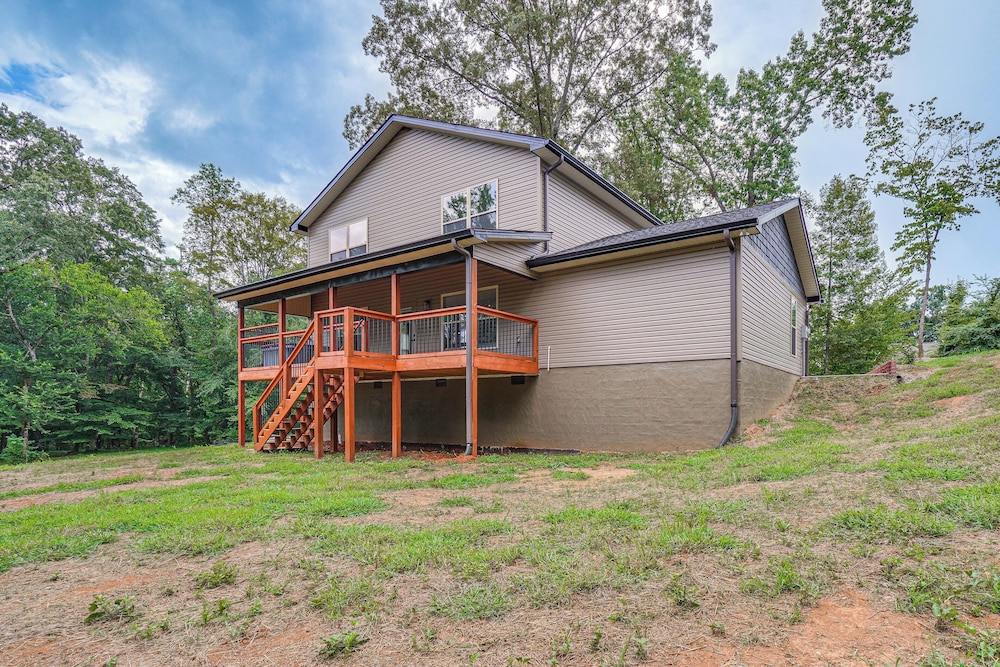 Private Hot Tub: Serene Family Home in Sevierville
