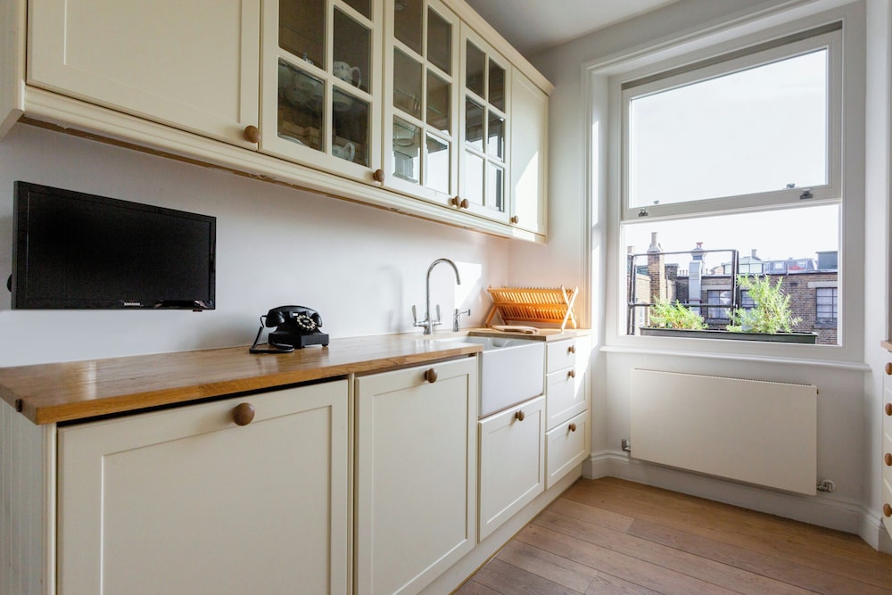 Cresswell Gardens IV by Onefinestay