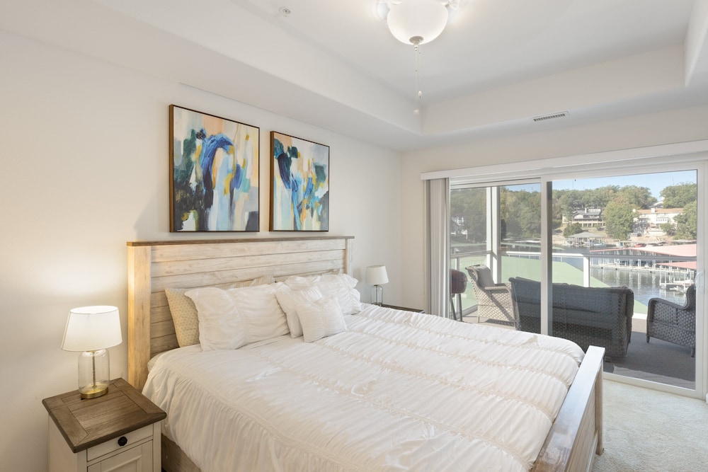 Central Location, Pool Access & Breathtaking Views
