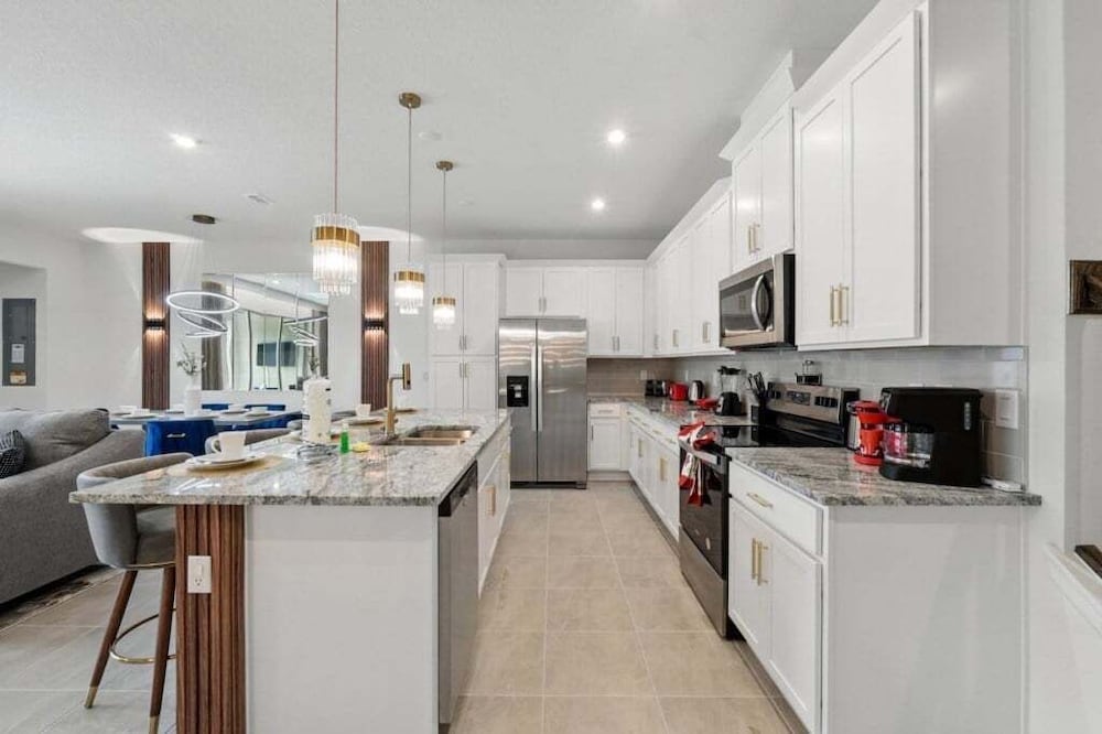 Beautiful Chic Radiance Home With Pool 5 Bedroom Townhouse