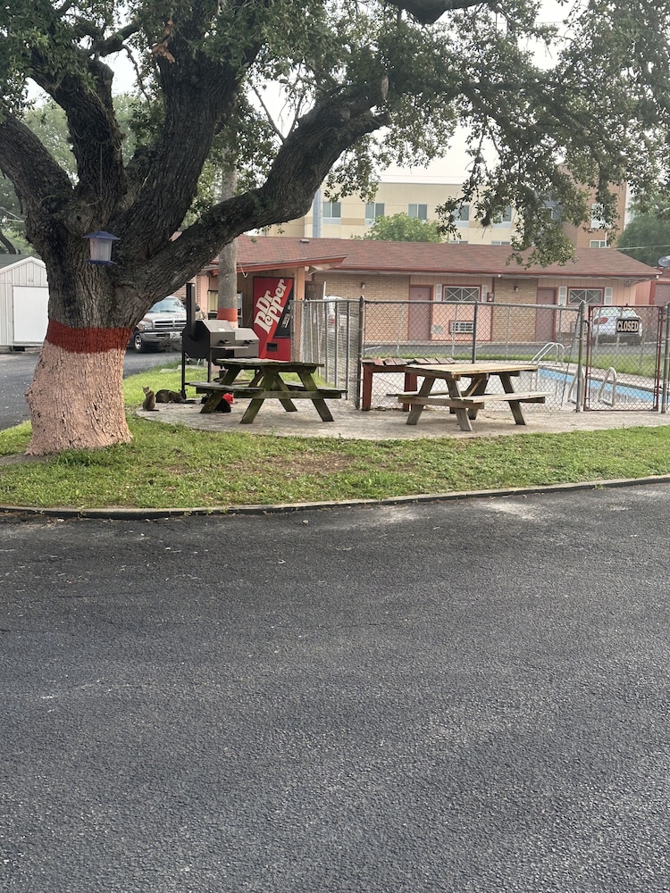 Wildflower Inn & RV Park