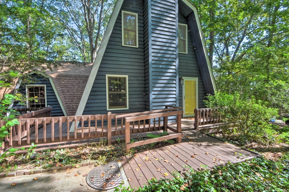Lake Hartwell Home w/ Dock < 10 Miles to Clemson! view 5