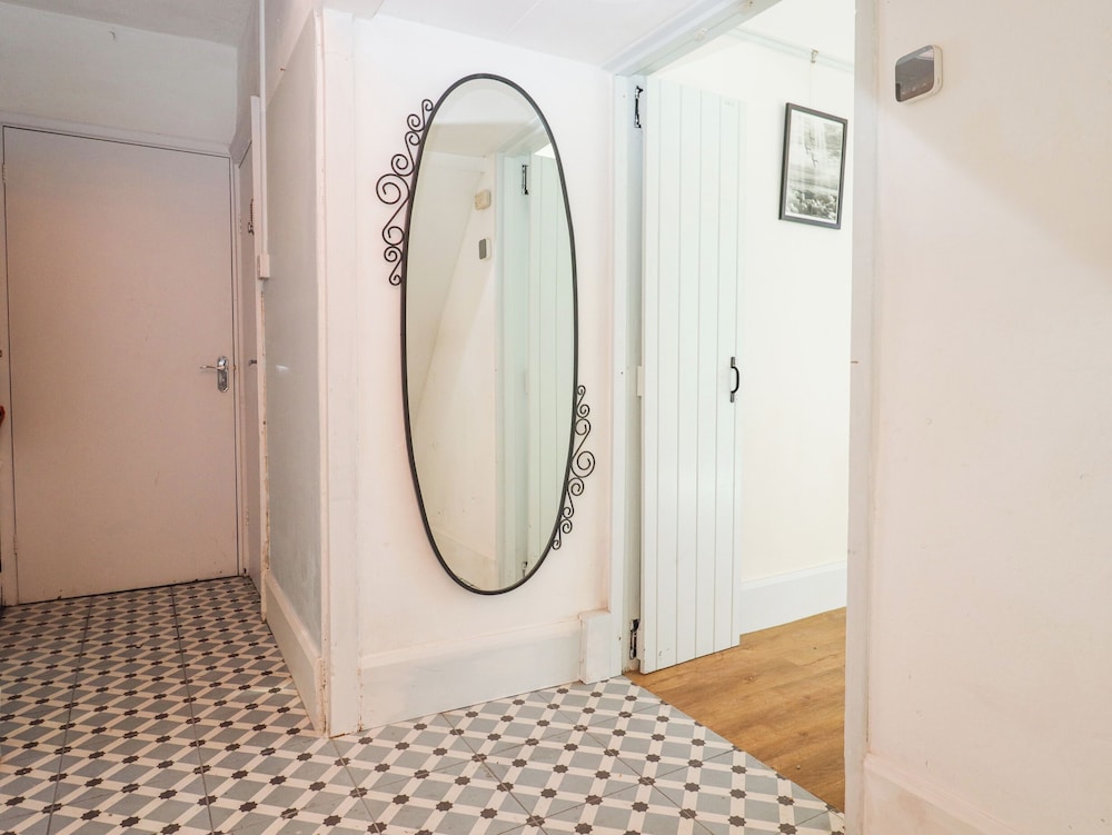Goldhurst Apartment
