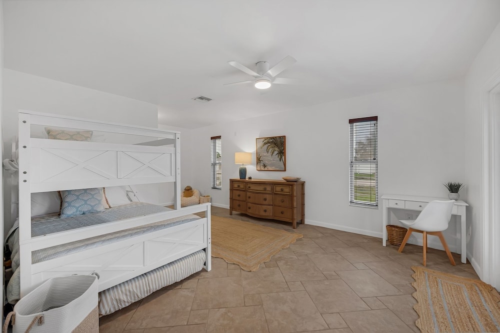 Naples Henrie Hideaway - Private Pool, Pet Friendly 12 Mins From Beach & Downtown 3 Bedroom Home