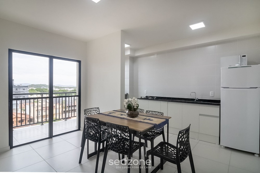 MCB - Apartments With Pool Near the Beach