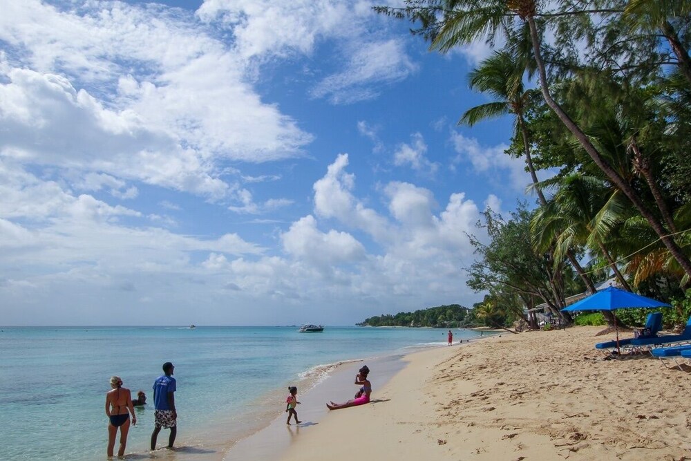 Poolside Paradise Near Beach - Pavilion Villa by Bluescape