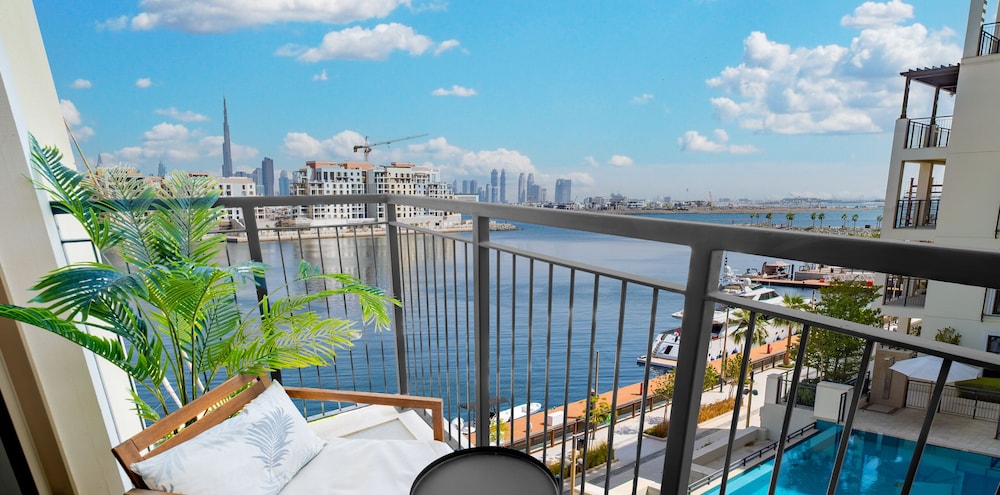 LUX The Le Pont Sea View Suite