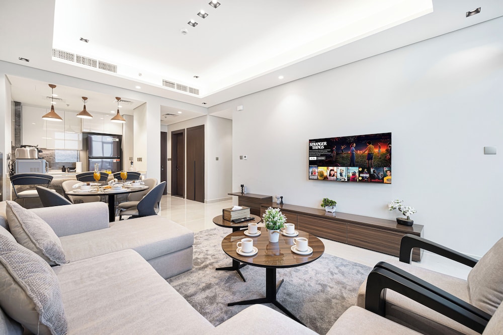 Nobles Suites by Hostiva - City View