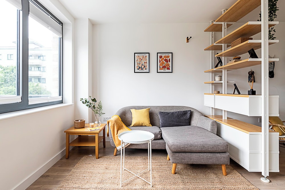 Well-connected, Cosy and Bright Modern Flat