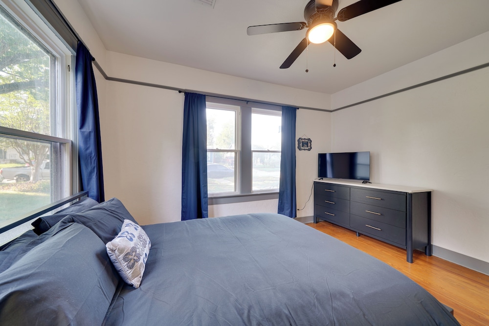 4 Mi to Downtown! Cozy Bungalow in San Antonio