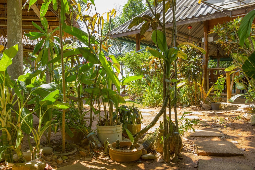 Lanta Coral Beach Resort