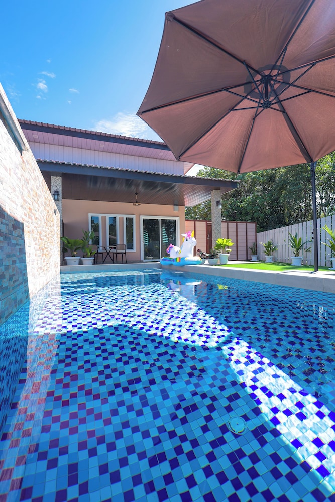 D' Village Cottage 2 – Private Pool Villas