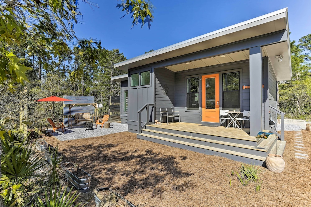 Mid-century Modern Beach Cottage With Fire Pit!