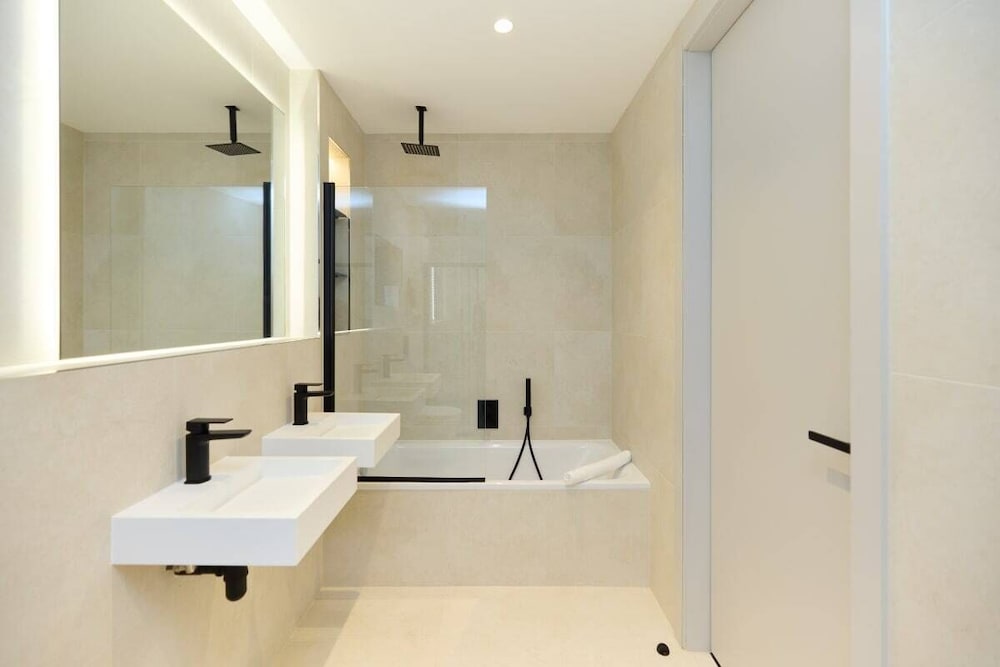The Letchford Garden Mews - Elegant 2bdr House With Garden & Patio