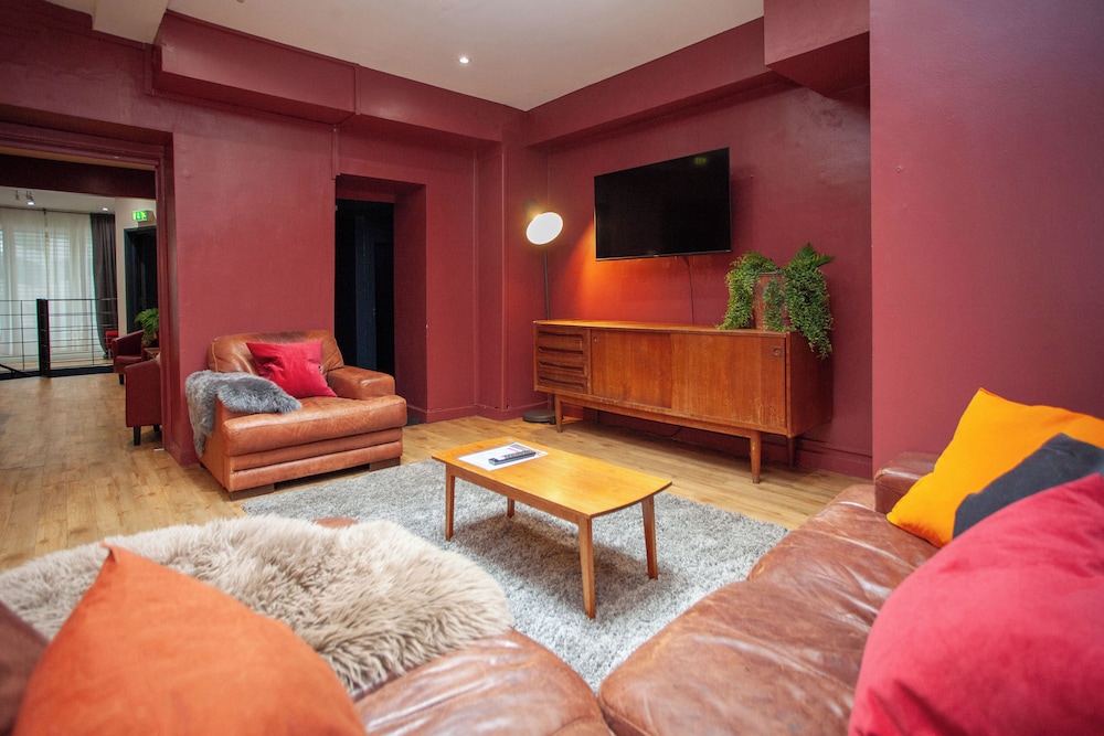 higgihaus 107 Sleeps 4 Monday - Friday