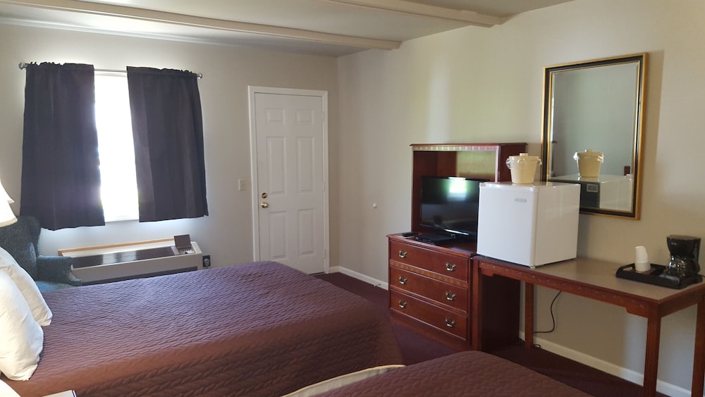 Captain's Quarters Motel - Property Image 42