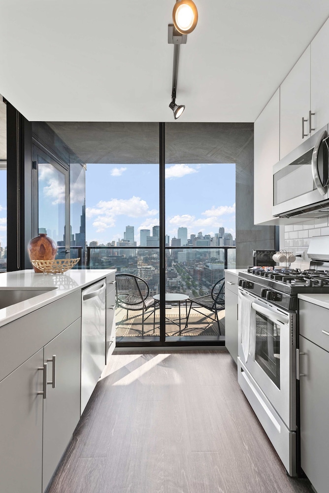 Cloud9 6 apt for 30ppl Fulton Market The Nouveau