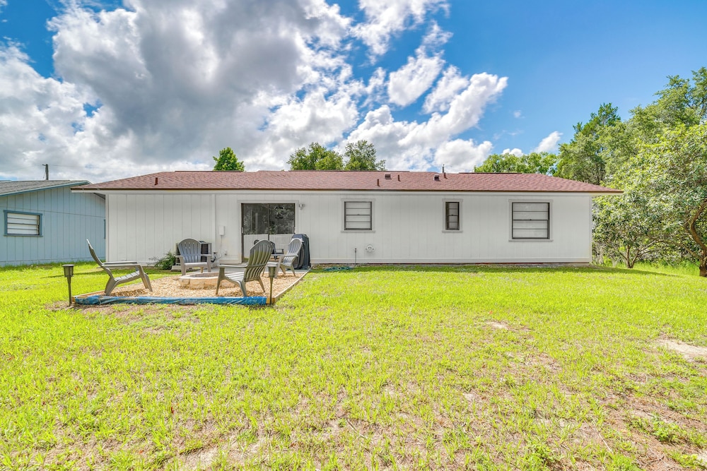 2 Mi to State Parks! Crystal River Home w/ Yard view 4
