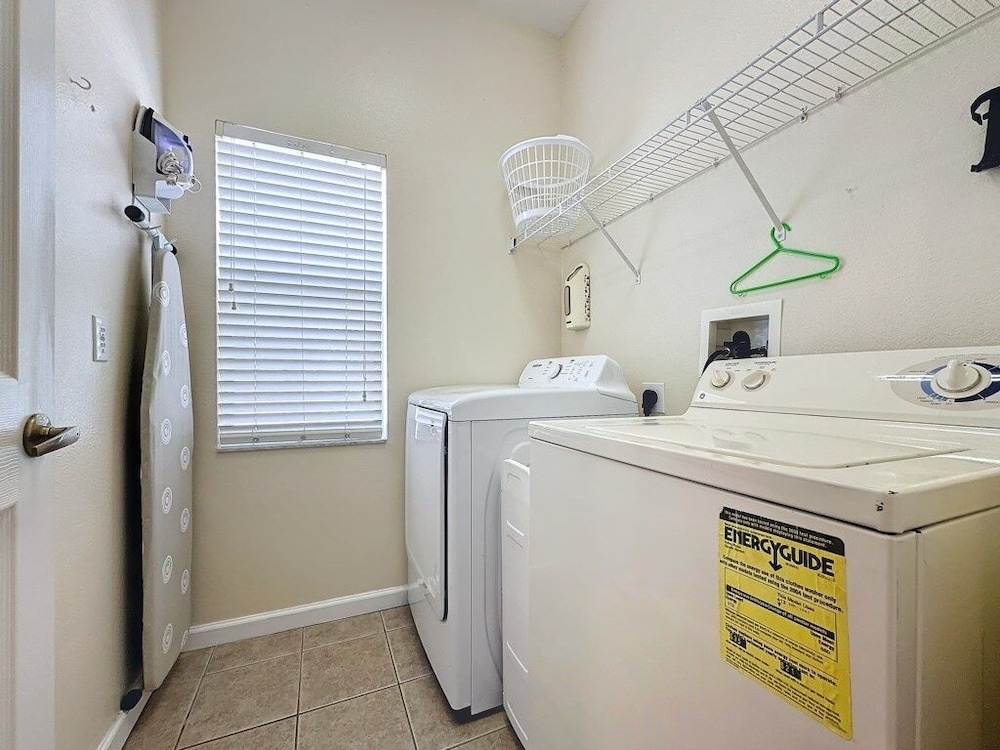 Walk To Silver Spurs Rodeo And Heritage Park 4 Bedroom Home