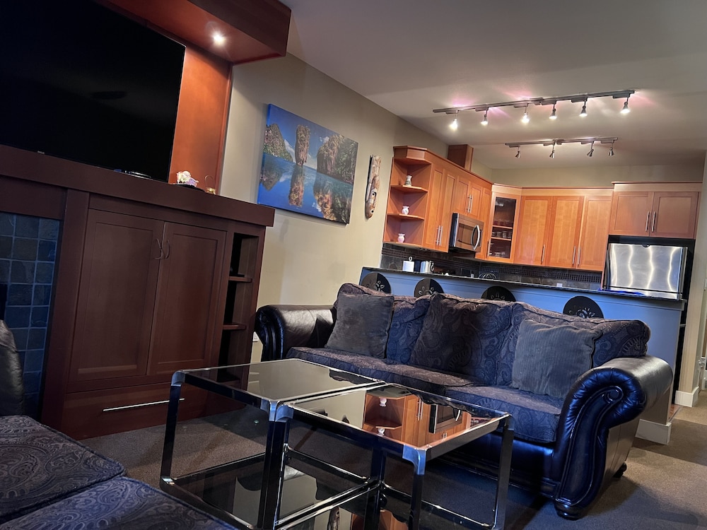 Parksville Vacations - Park Sands Beach Resort - Property Image 5