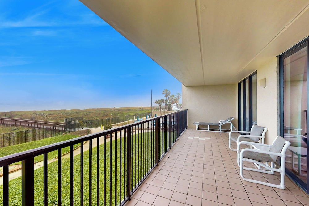 All-suite Beachfront 3BR w/ Gulf Views & Pools