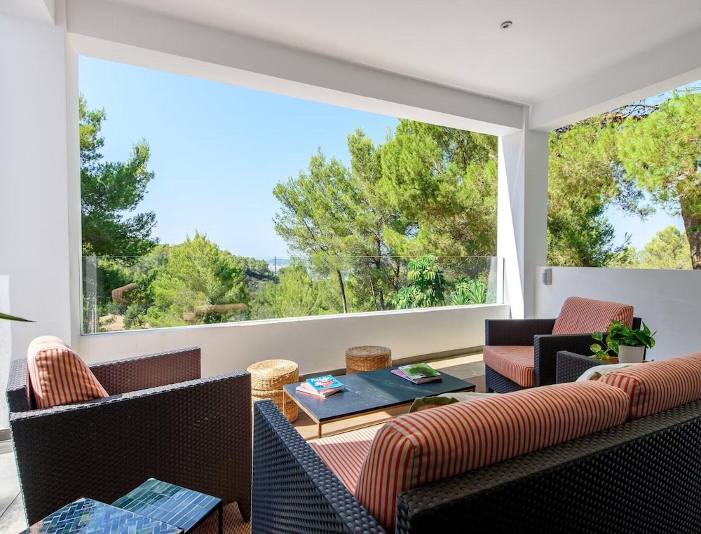 Modern Holiday Home With Sunset Views
