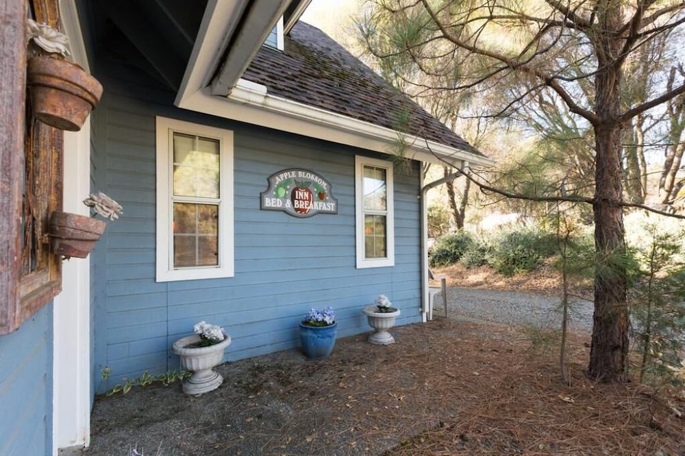 Apple Blossom Inn