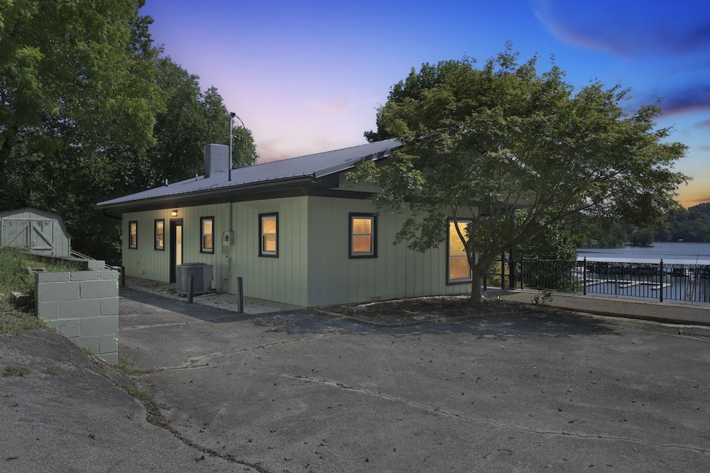 Lakefront Getaway With Private Dock & Scenic Views 3 Bedroom Home