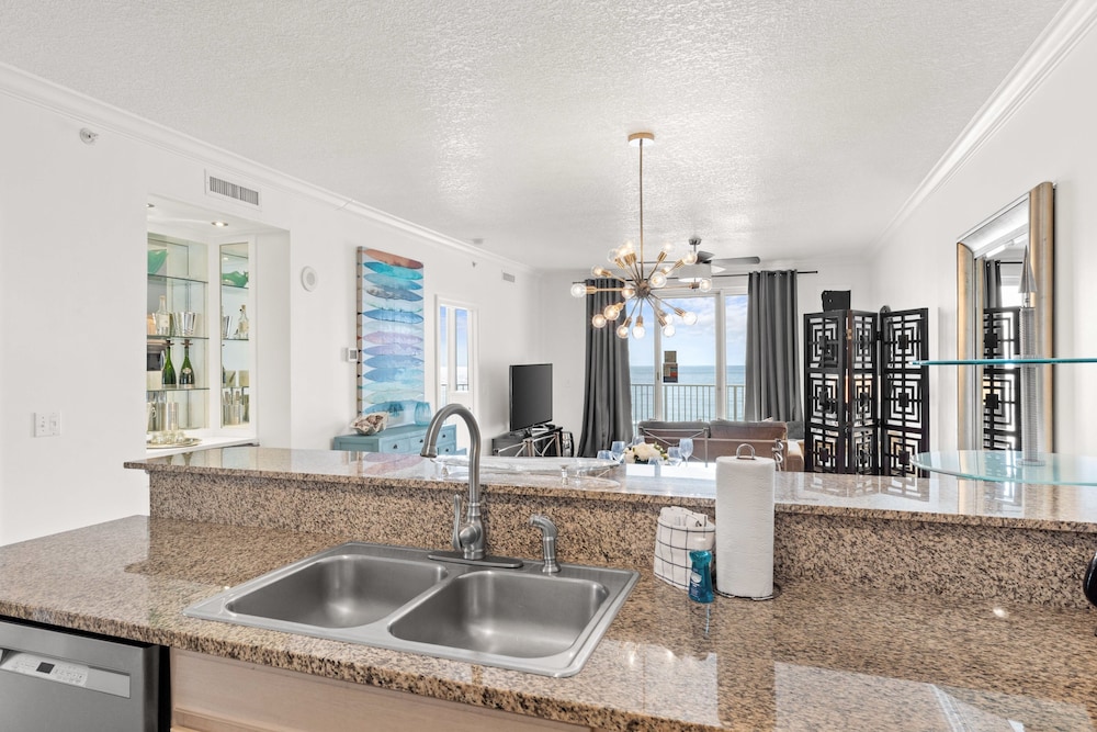Twin Palms by Book That Condo