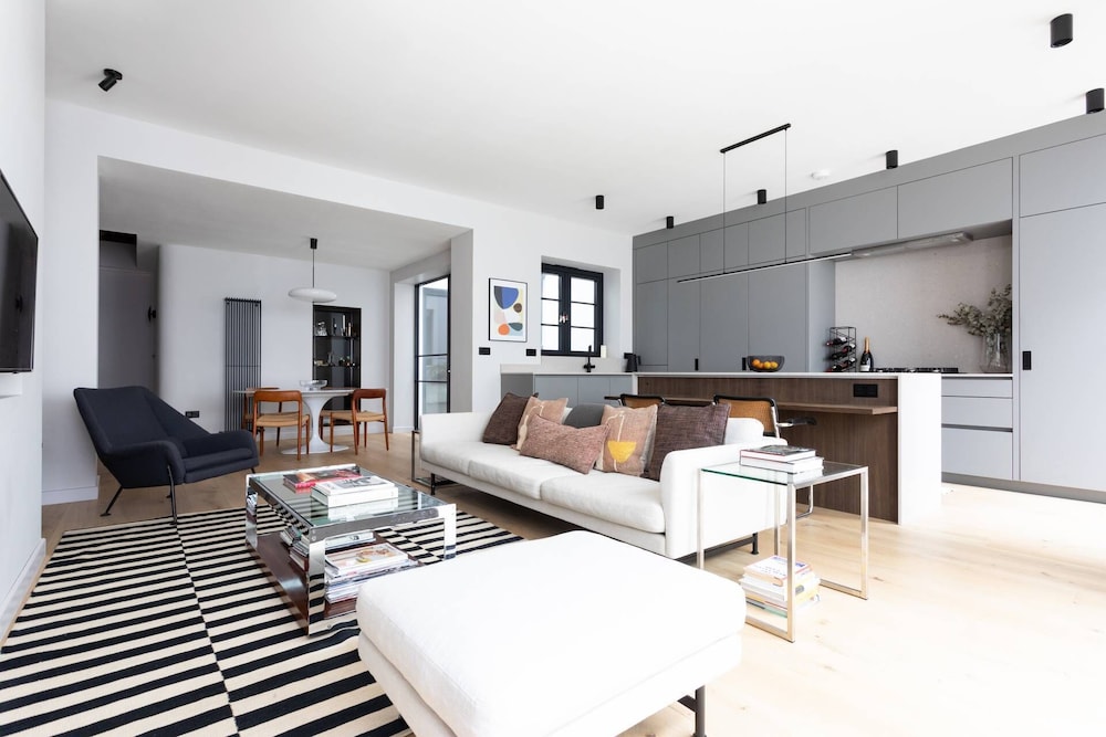 Redcliffe Square XII by Onefinestay